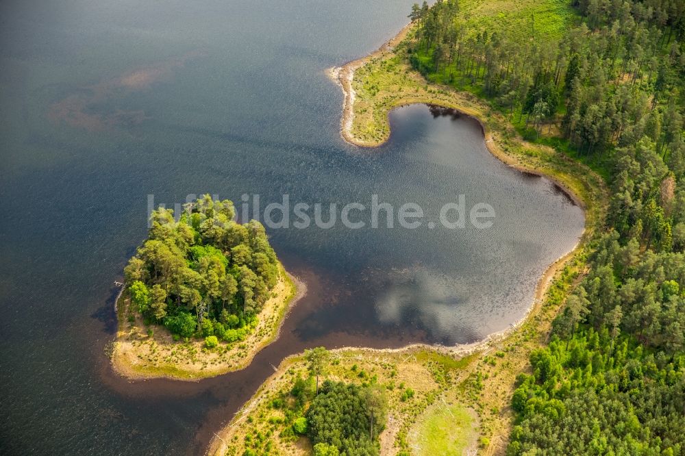 Zakowo aus der Vogelperspektive: Seen- Kette und Uferbereiche in Zakowo in pomorskie, Polen