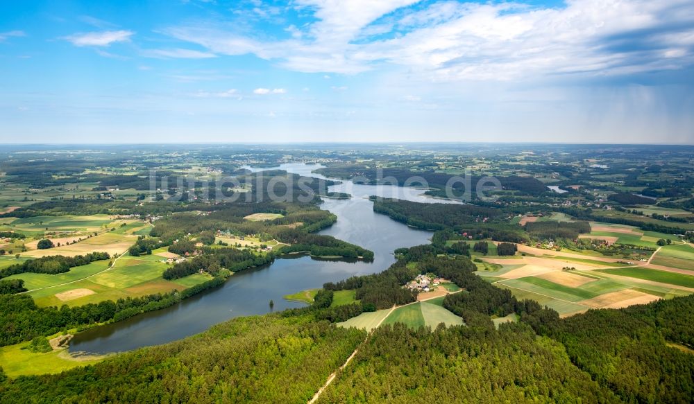 Zakowo von oben - Seen- Kette und Uferbereiche in Zakowo in pomorskie, Polen