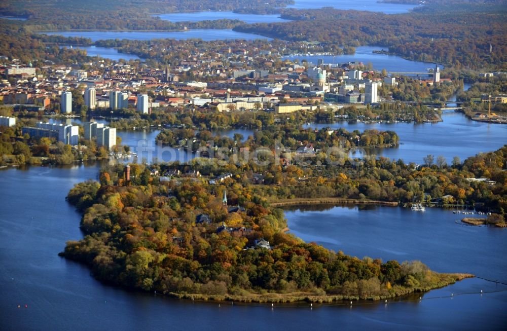 Luftbild Potsdam - Seenlandschaft der Halbinsel Hermannswerder der Templiner Vorstadt in Potsdam