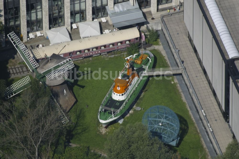 München aus der Vogelperspektive: Seenot- Rettungsschiff auf dem Gelände des Deutsche Museum auf der Museumsinsel in München im Bundesland Bayern