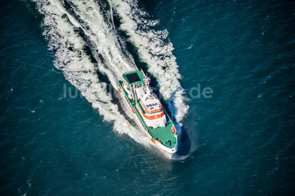 Luftaufnahme Sassnitz - Seenotkreuzer und Rettungsschiff HARRO KOEBKE der Deutsche Gesellschaft zur Rettung Schiffbrüchiger ( DGzRS ) in Sassnitz im Bundesland Mecklenburg-Vorpommern