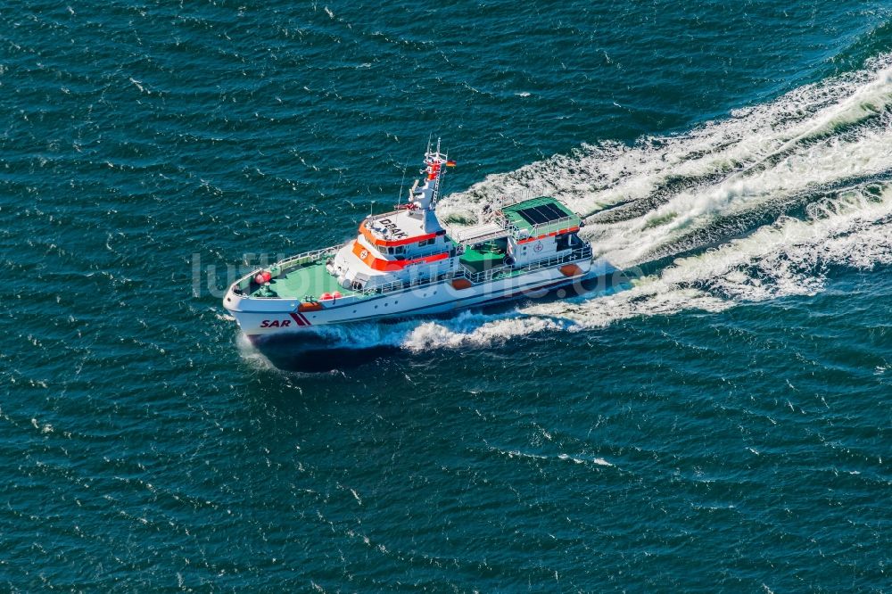 Sassnitz von oben - Seenotkreuzer und Rettungsschiff HARRO KOEBKE der Deutsche Gesellschaft zur Rettung Schiffbrüchiger ( DGzRS ) in Sassnitz im Bundesland Mecklenburg-Vorpommern