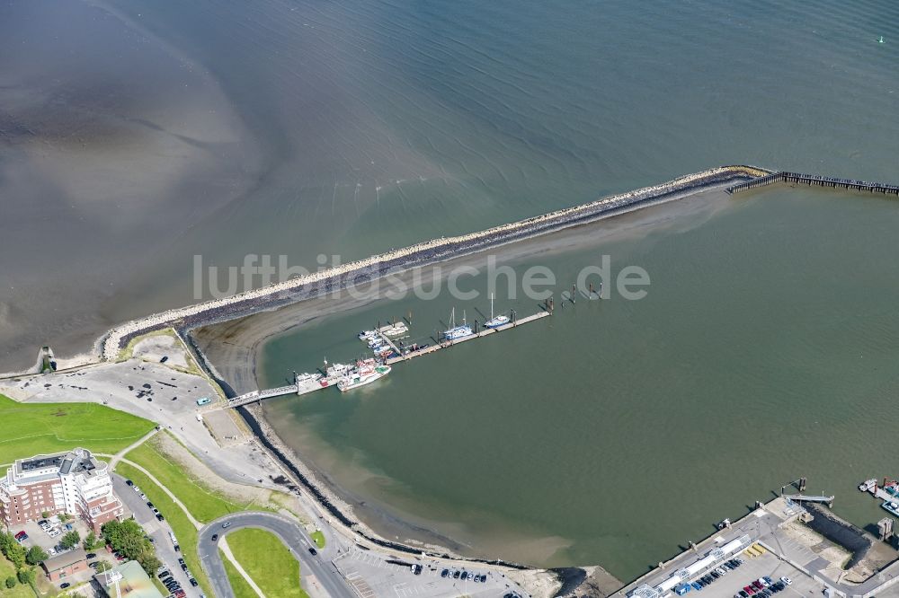 Cuxhaven aus der Vogelperspektive: Segel und Fährhafen Cuxhaven Fährhafen im Hafen in Cuxhaven im Bundesland Niedersachsen, Deutschland