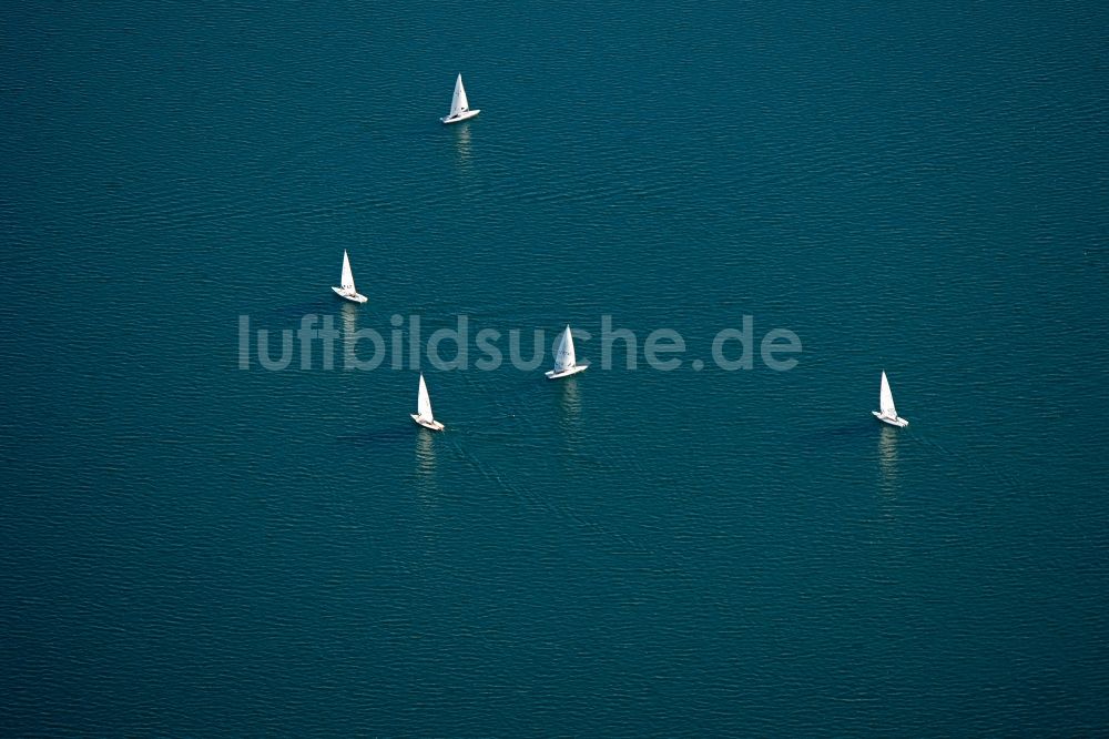 Hückeswagen von oben - Segelboote auf der Bevertalsperre in Hückeswagen im Bundesland Nordrhein-Westfalen