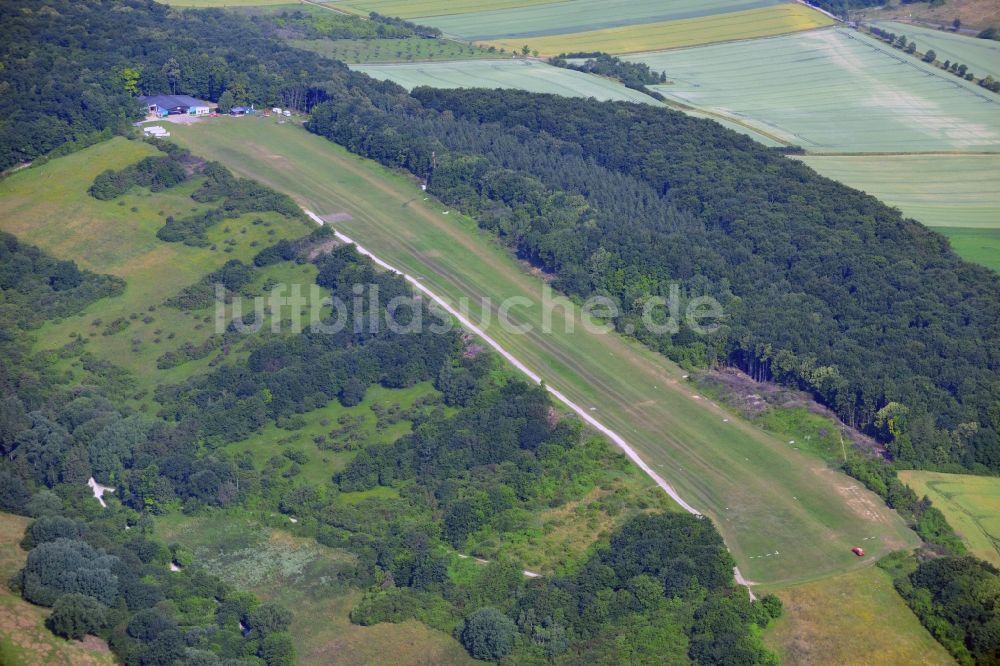 Wesseln aus der Vogelperspektive: Segelflug- Flugplatz Steinberg bei Wesseln im Bundesland Niedersachsen