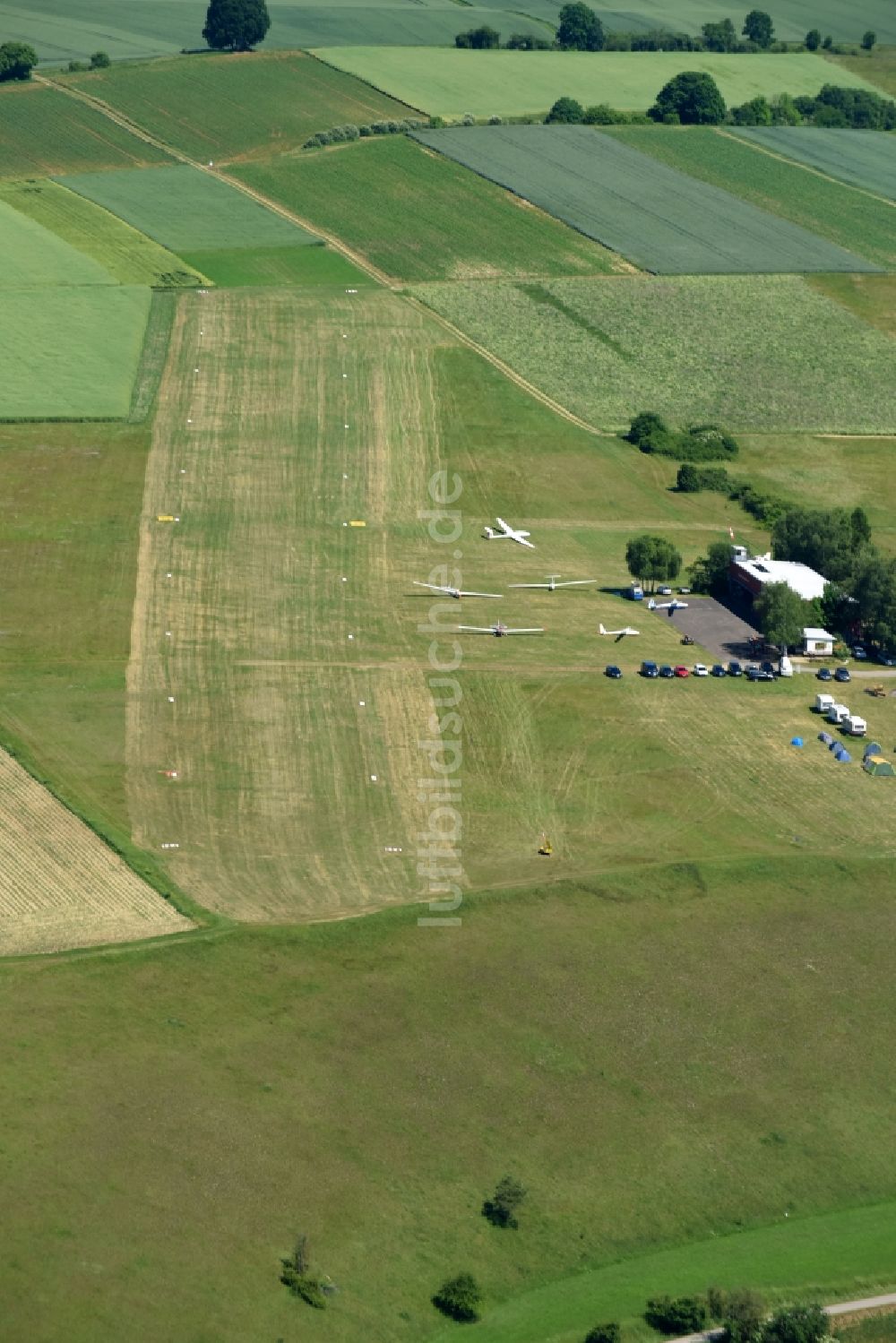 Luftaufnahme Hienheim - Segelflug- Gelände auf dem Flugplatz in Hienheim im Bundesland Bayern, Deutschland