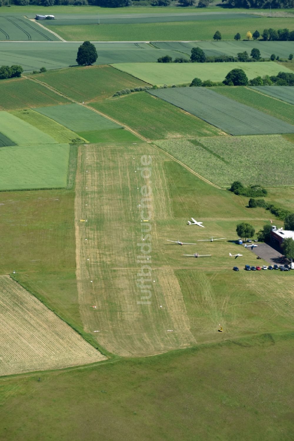 Hienheim von oben - Segelflug- Gelände auf dem Flugplatz in Hienheim im Bundesland Bayern, Deutschland