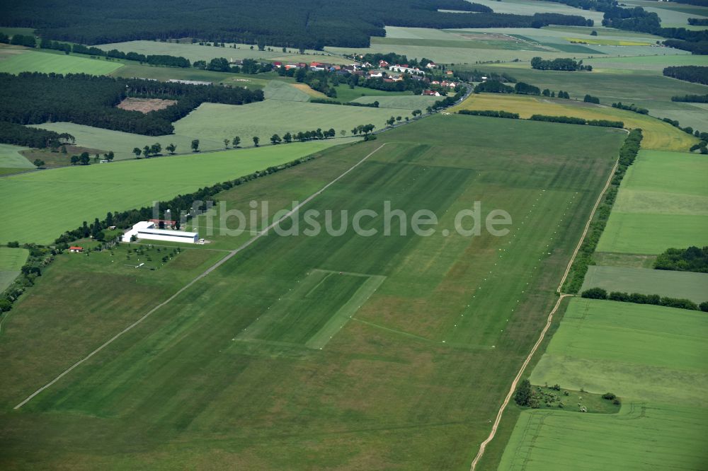 Luftaufnahme Lüsse - Segelflug- Gelände auf dem Flugplatz in Lüsse im Bundesland Brandenburg, Deutschland