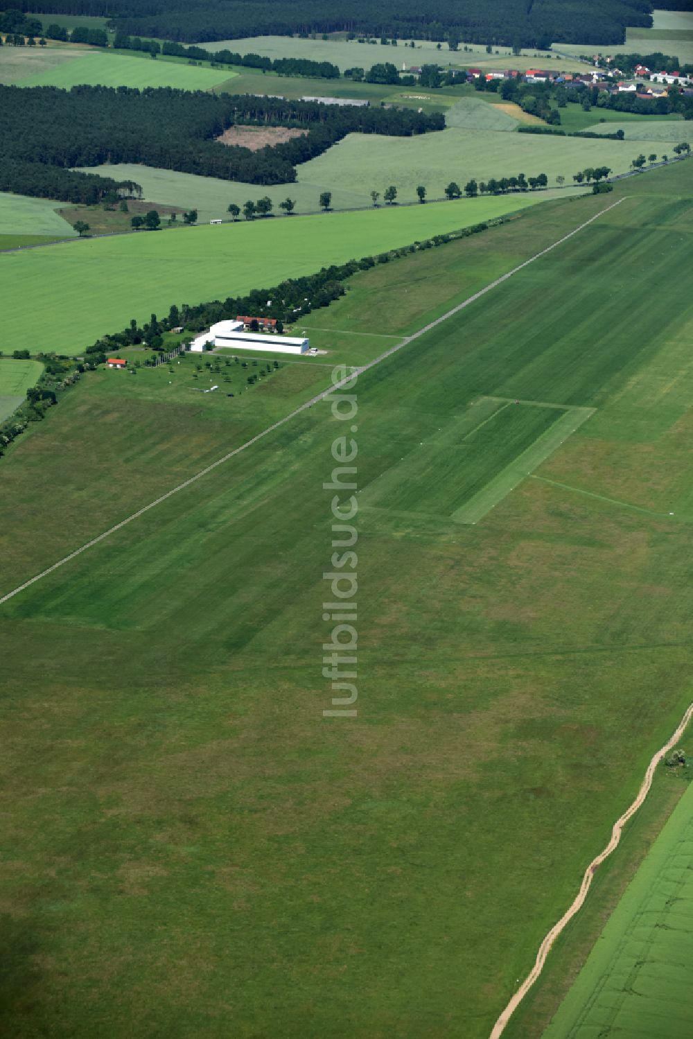 Lüsse von oben - Segelflug- Gelände auf dem Flugplatz in Lüsse im Bundesland Brandenburg, Deutschland