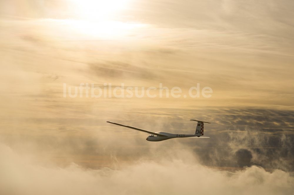 Heinbockel von oben - Segelflugzeug Astir D-4277 im Fluge über dem Luftraum nahe Heinbockel im Bundesland Niedersachsen, Deutschland