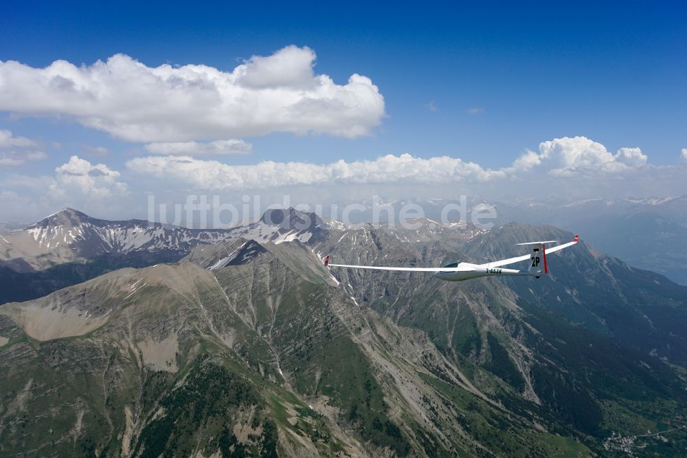 Luftaufnahme Orcières - Segelflugzeug ASW 20 D-6538 im Fluge über dem Berg Grande Autane des Nationalpark Écrins in Provence-Alpes-Cote d'Azur, Frankreich