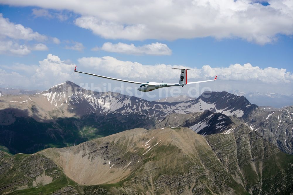 Orcières aus der Vogelperspektive: Segelflugzeug ASW 20 D-6538 im Fluge über dem Berg Grande Autane des Nationalpark Écrins in Provence-Alpes-Cote d'Azur, Frankreich