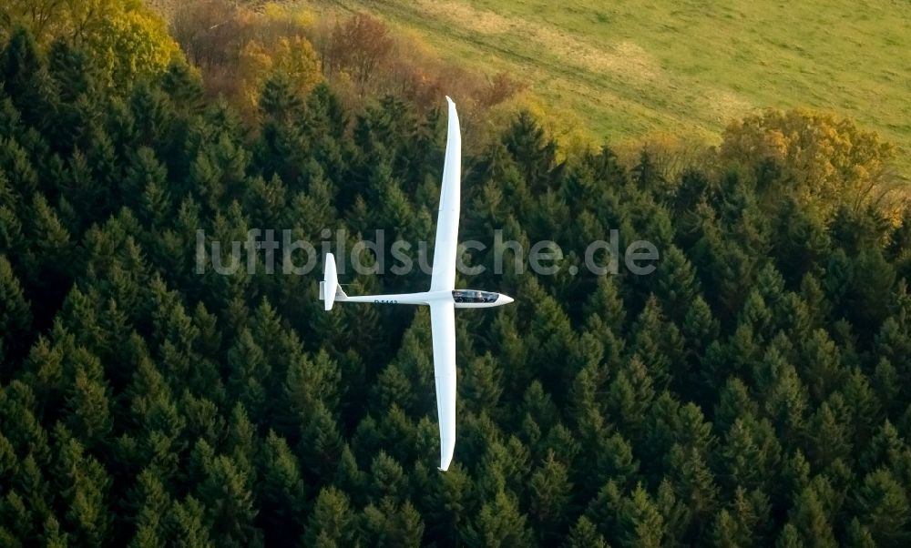 Hamm von oben - Segelflugzeug Duo Discus im Fluge über dem Luftraum in Hamm im Bundesland Nordrhein-Westfalen