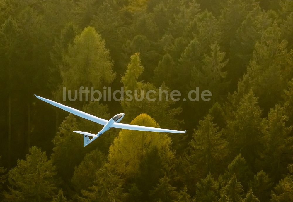 Hamm von oben - Segelflugzeug Duo Discus im Fluge über dem Luftraum in Hamm im Bundesland Nordrhein-Westfalen