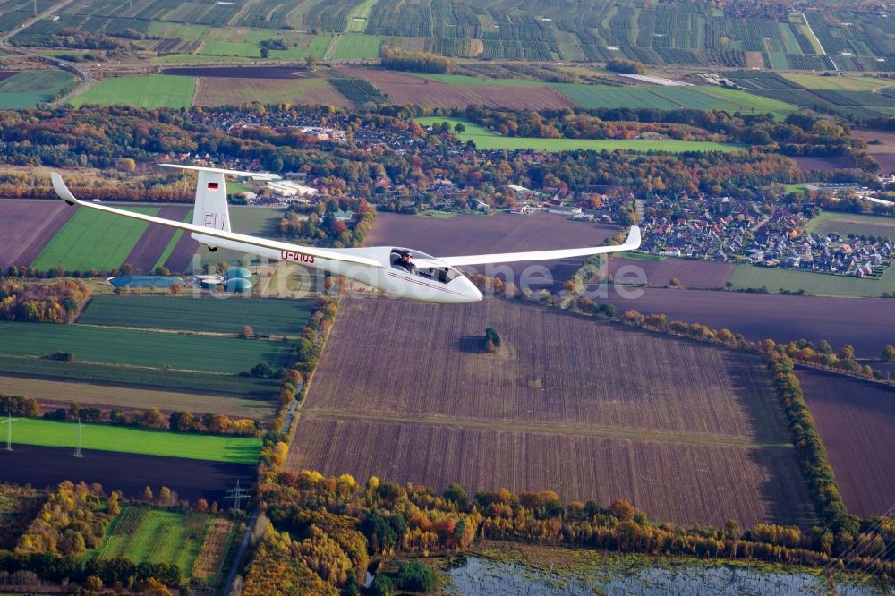 Dollern von oben - Segelflugzeug LS-4 D-4103 im Fluge über dem Luftraum bei Dollern im Bundesland Niedersachsen, Deutschland