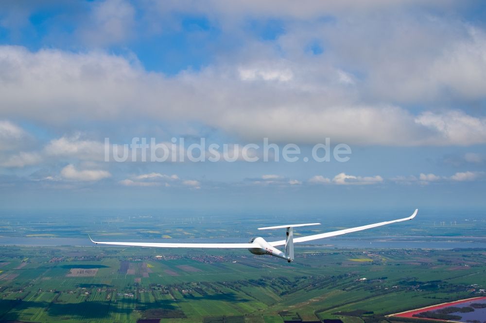 Luftbild Drochtersen - Segelflugzeug LS-4 D-4103 im Fluge über dem Luftraum bei Drochtersen im Bundesland Niedersachsen, Deutschland