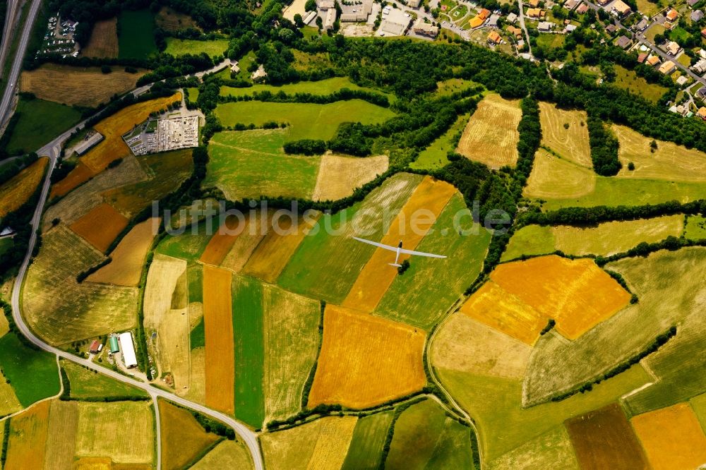 Chorges von oben - Segelflugzeug im Fluge über dem Luftraum in Chorges in Provence-Alpes-Cote d'Azur, Frankreich