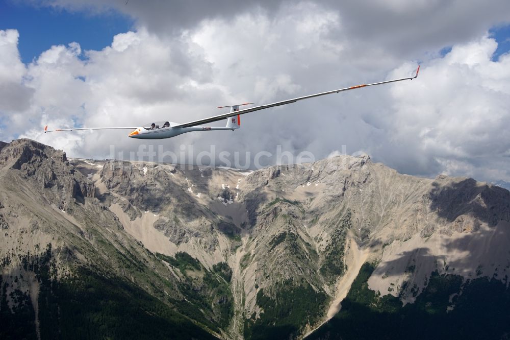 Luftaufnahme Montmaur - Segelflugzeug EB28 D-KQWB im Fluge über dem Berg Pic de Bure bei Montmaur in Provence-Alpes-Cote d'Azur, Frankreich