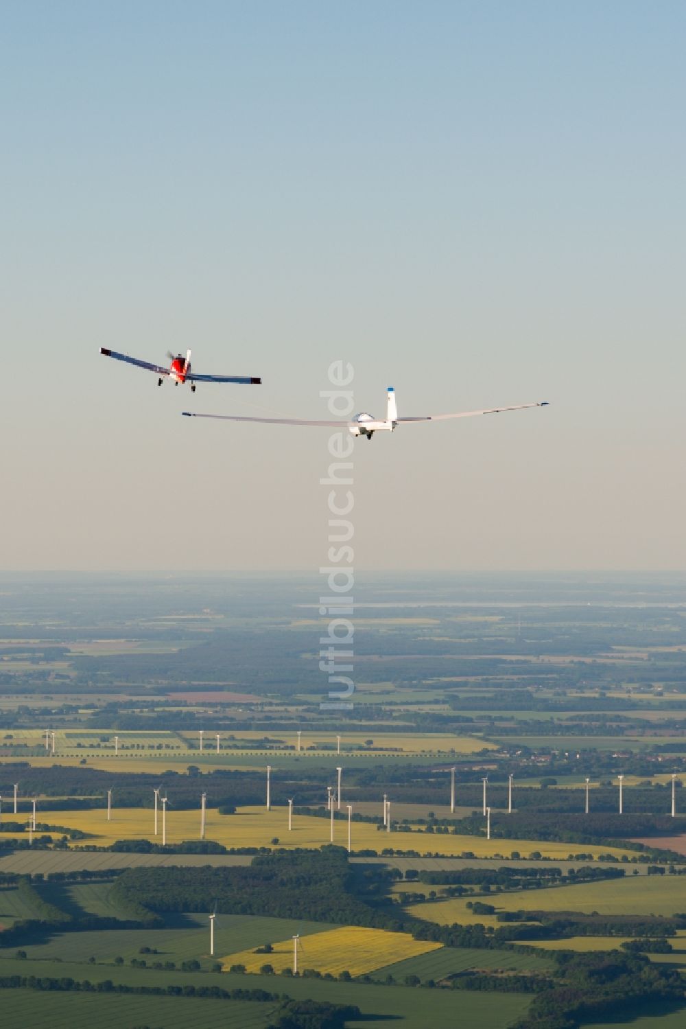 Luftaufnahme Pritzwalk - Segelflugzeug SZD 54 Perkoz im Start über dem Luftraum in Pritzwalk im Bundesland Brandenburg, Deutschland