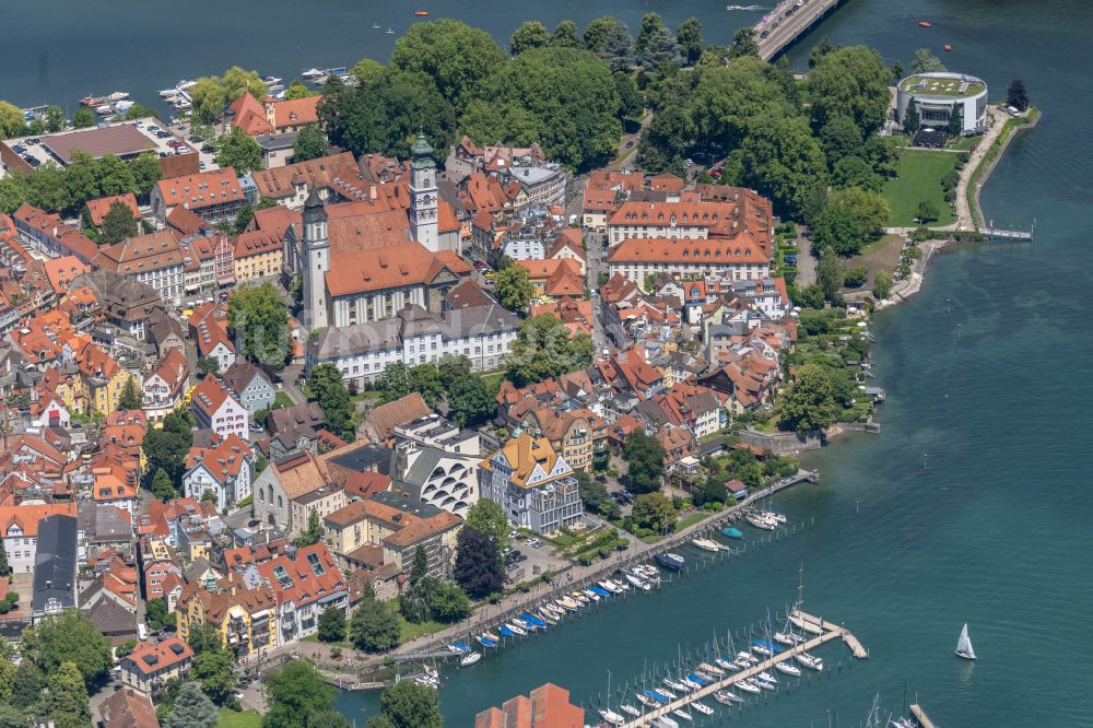 Luftbild Lindau (Bodensee) - Segelhafen im Altstadtbereich von Lindau am Bodensee im Bundesland Bayern