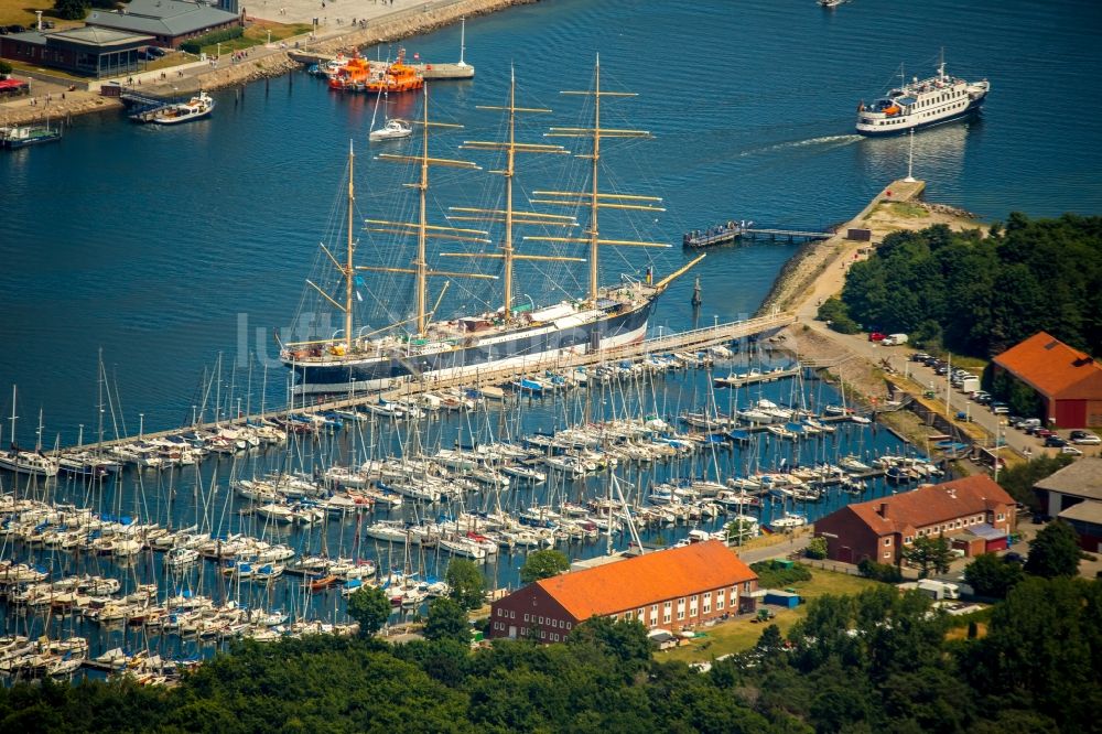 Luftbild Lübeck - Segelschiff PASSAT im Hafen in Lübeck im Bundesland Schleswig-Holstein