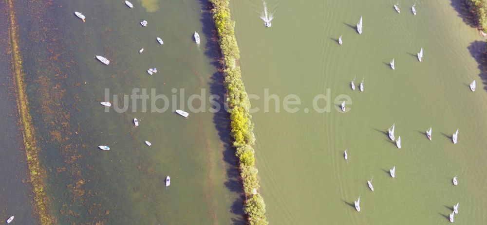 Luftaufnahme ELTVILLE AM RHEIN - Segelschiffe und Sportboote auf dem Rhein an der Mariannenaue bei Eltville in Hessen