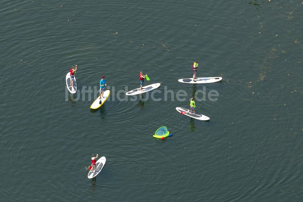 Bochum aus der Vogelperspektive: Segelschule auf dem See mit Optimist - Segelboot auf den Kemnader See in Bochum im Bundesland Nordrhein-Westfalen