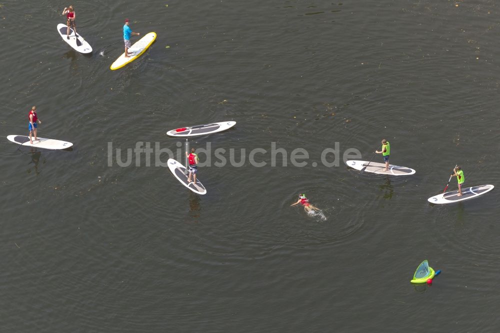 Bochum aus der Vogelperspektive: Segelschule auf dem See mit Optimist - Segelboot auf den Kemnader See in Bochum im Bundesland Nordrhein-Westfalen