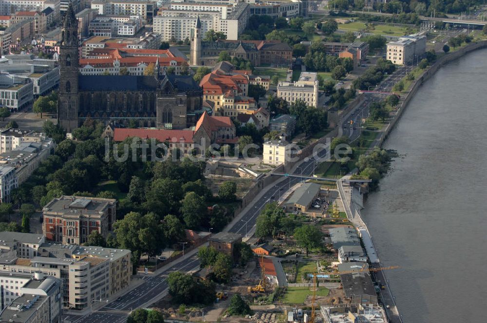 Luftaufnahme Magdeburg - Sehenswürdigkeiten am Schleinufer der Elbe in Magdeburg