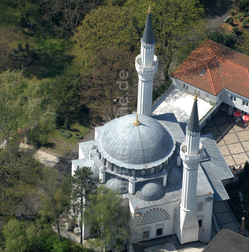 Berlin von oben - Sehitlik- Moschee am Columbiadamm in Berlin - Tempelhof