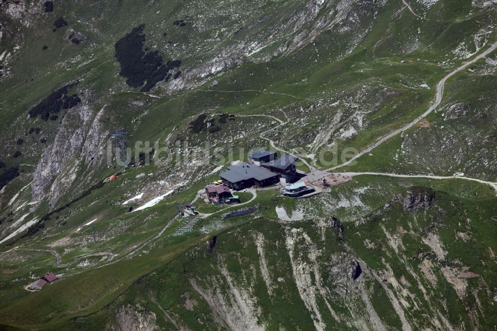 Oberstdorf von oben - Seilbahn- Nebelhornbahn Station Höfatsblick bei Oberstdorf in den Allgäuer Alpen im Bundesland Bayern