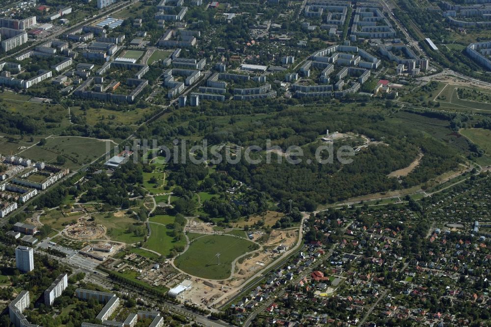 Luftbild Berlin - Seilbahnstation und Bauarbeiten am Gelände der Internationalen Gartenausstellung IGA 2017 im Bezirk Marzahn-Hellersdorf in Berlin