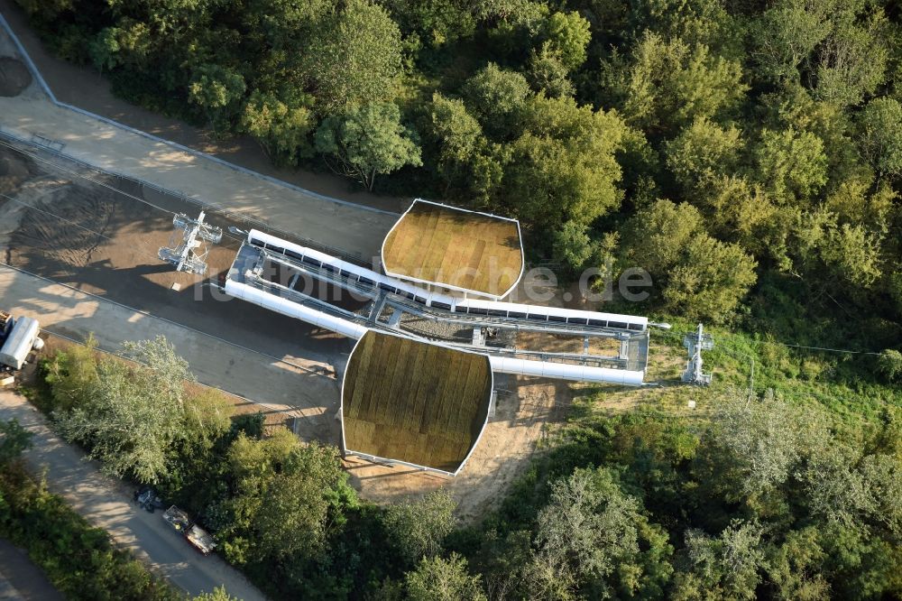 Luftaufnahme Berlin - Seilbahnstation und Bauarbeiten auf dem Kienberg am Gelände der Internationalen Gartenausstellung IGA 2017 im Bezirk Marzahn-Hellersdorf in Berlin