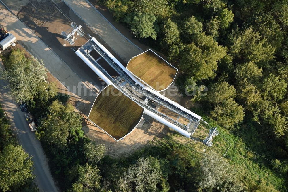 Berlin von oben - Seilbahnstation und Bauarbeiten auf dem Kienberg am Gelände der Internationalen Gartenausstellung IGA 2017 im Bezirk Marzahn-Hellersdorf in Berlin