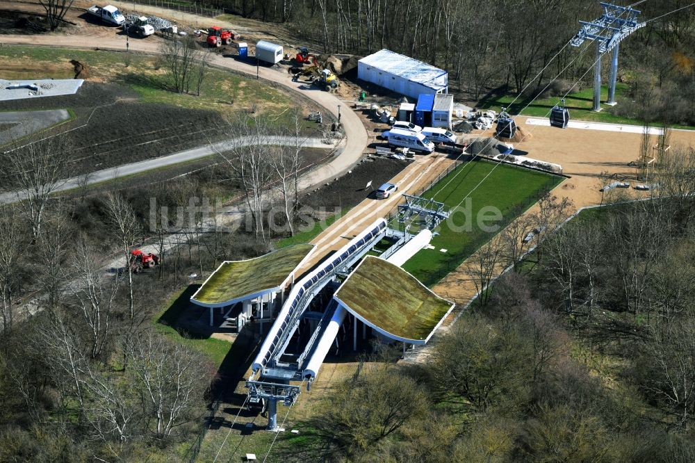 Berlin von oben - Seilbahnstation und Bauarbeiten am Kienberg am Gelände der Internationalen Gartenausstellung IGA 2017 im Bezirk Marzahn-Hellersdorf in Berlin