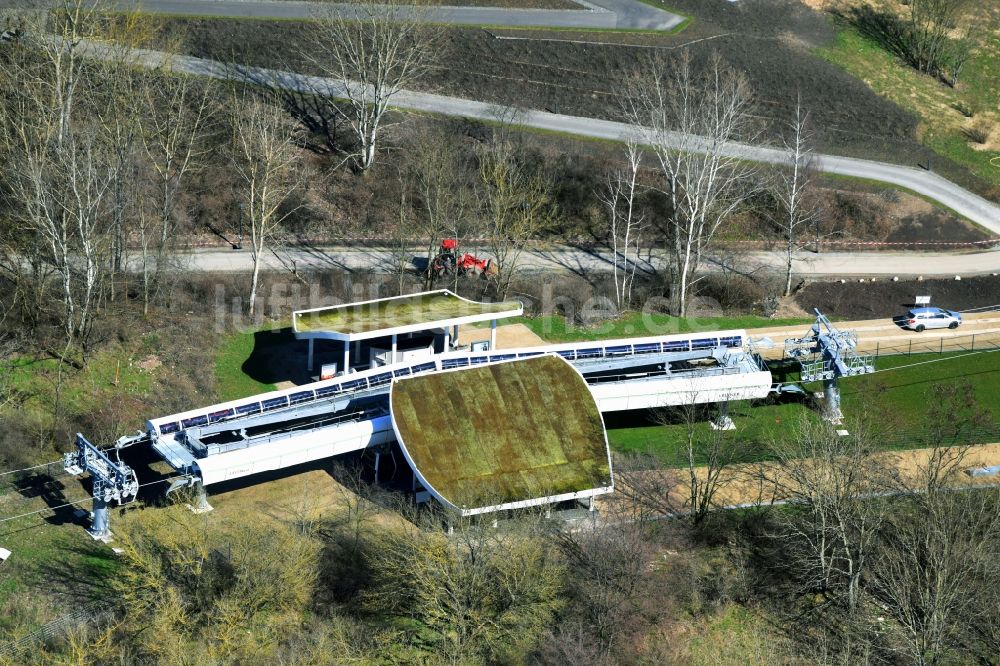 Luftbild Berlin - Seilbahnstation und Bauarbeiten am Kienberg am Gelände der Internationalen Gartenausstellung IGA 2017 im Bezirk Marzahn-Hellersdorf in Berlin