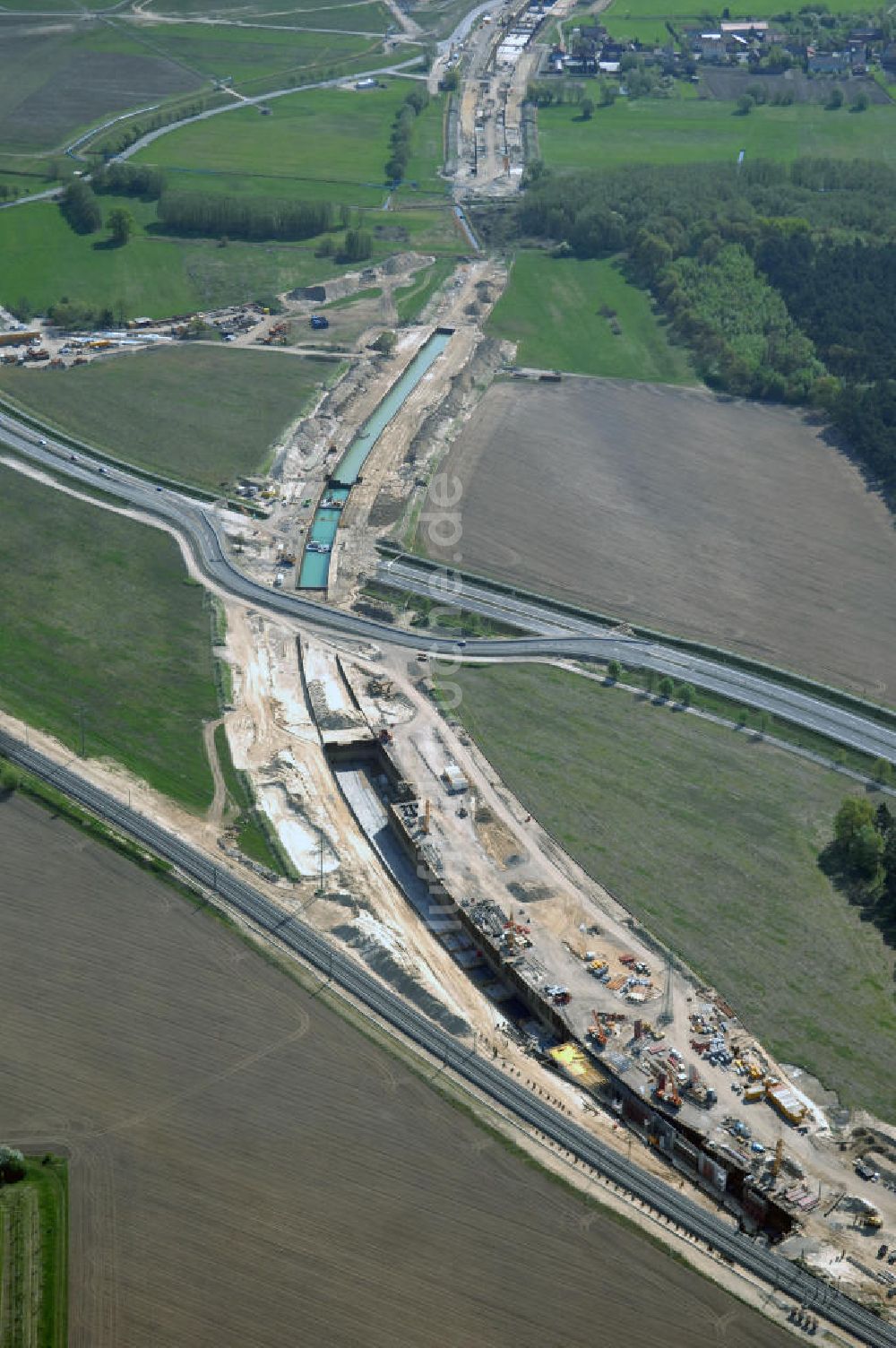 Luftaufnahme SELCHOW - Selchower Kurve der Deutschen Bahn beim Anschluß des Flughafens Schönefeld BBI