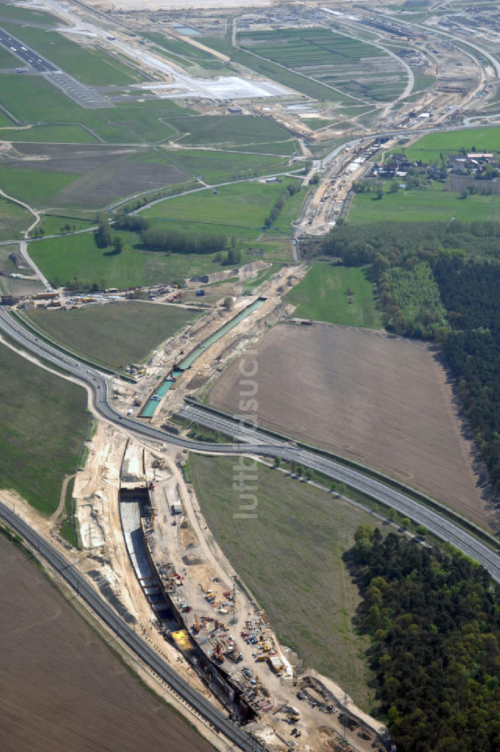 Luftbild SELCHOW - Selchower Kurve der Deutschen Bahn beim Anschluß des Flughafens Schönefeld BBI