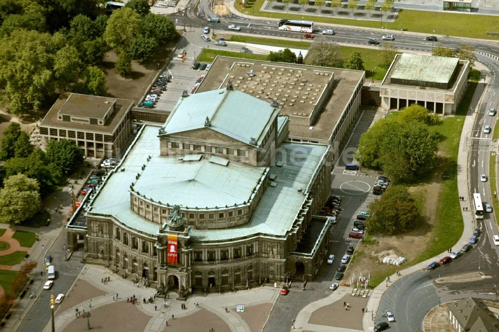 Dresden von oben - Semperoper in Dresden im Bundesland Sachsen