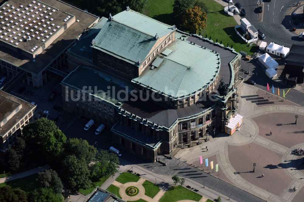 Dresden aus der Vogelperspektive: Semperoper in Dresden im Bundesland Sachsen