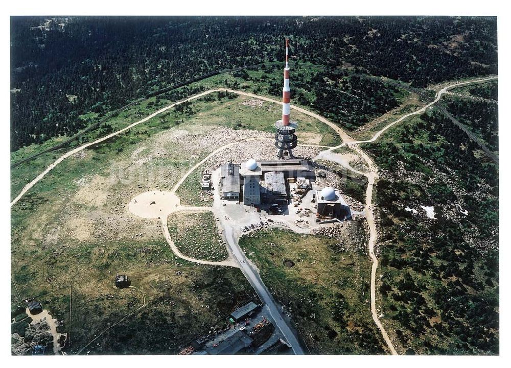 bei Wernigerode von oben - Sendeanlagen der Telekom auf dem Brocken im Harz.