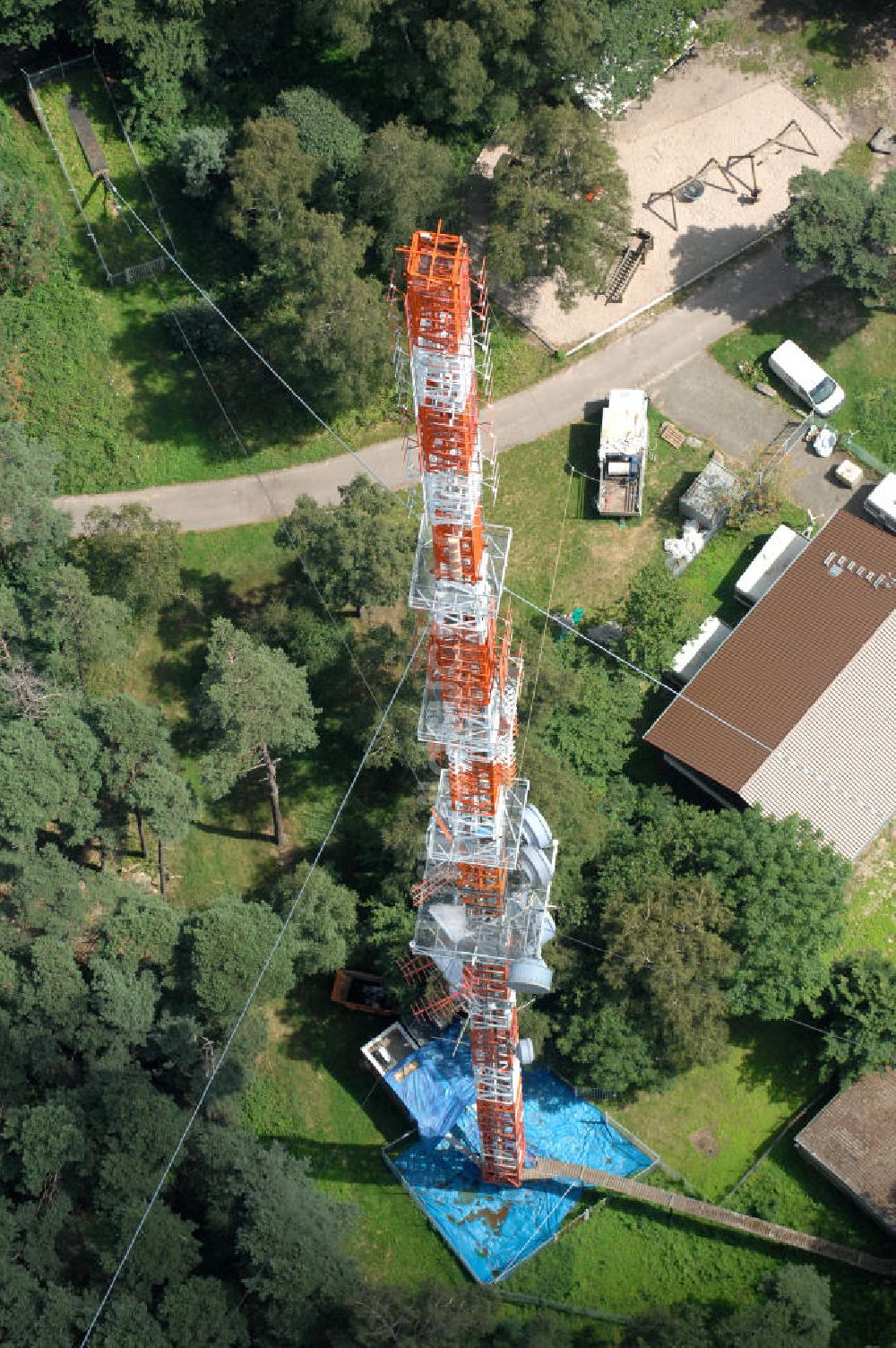 Neustadt an der Weinstrasse von oben - Sendemast bei Neustadt an der Weinstrasse