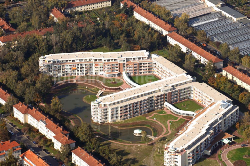 Berlin aus der Vogelperspektive: Seniorenwohnanlage Rosenhof und Gebäude von Rothe Hermann Gartenbau Blumenschmuck GmbH