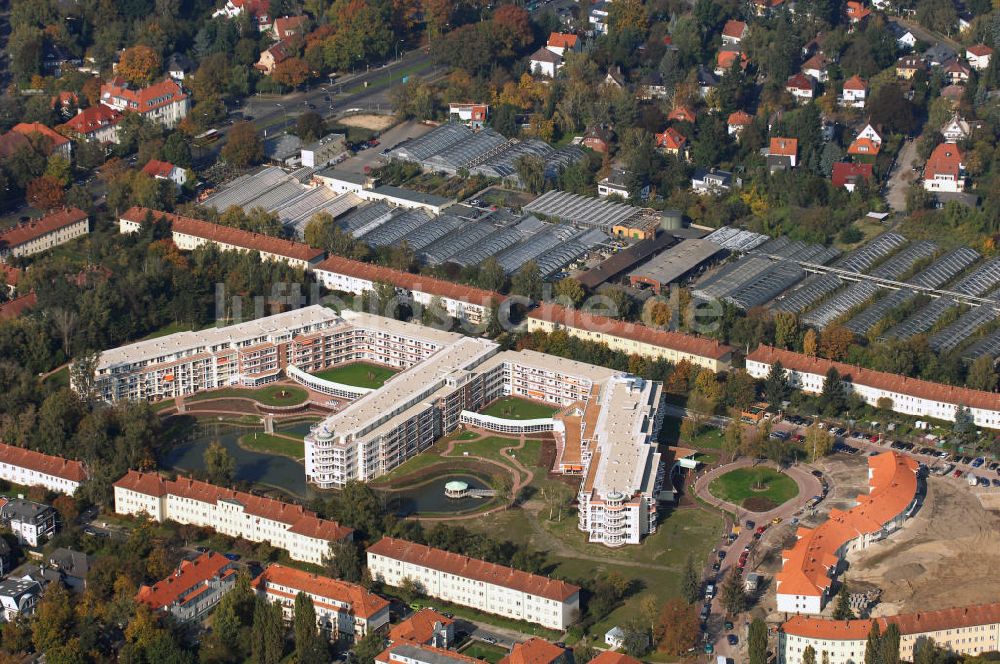 Luftbild Berlin - Seniorenwohnanlage Rosenhof und Gebäude von Rothe Hermann Gartenbau Blumenschmuck GmbH