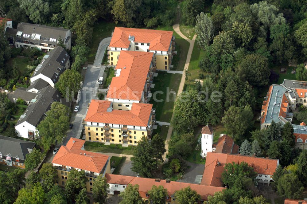 Berlin von oben - Seniorenwohnheim des petruswerk Katholische Wohnungsbau- und Siedlungsgesellschaft mbH in Alt-Lankwitz