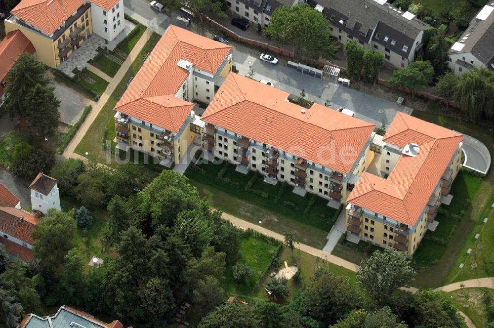 Berlin von oben - Seniorenwohnheim des petruswerk Katholische Wohnungsbau- und Siedlungsgesellschaft mbH in Alt-Lankwitz