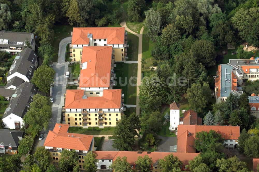 Berlin aus der Vogelperspektive: Seniorenwohnheim des petruswerk Katholische Wohnungsbau- und Siedlungsgesellschaft mbH in Alt-Lankwitz