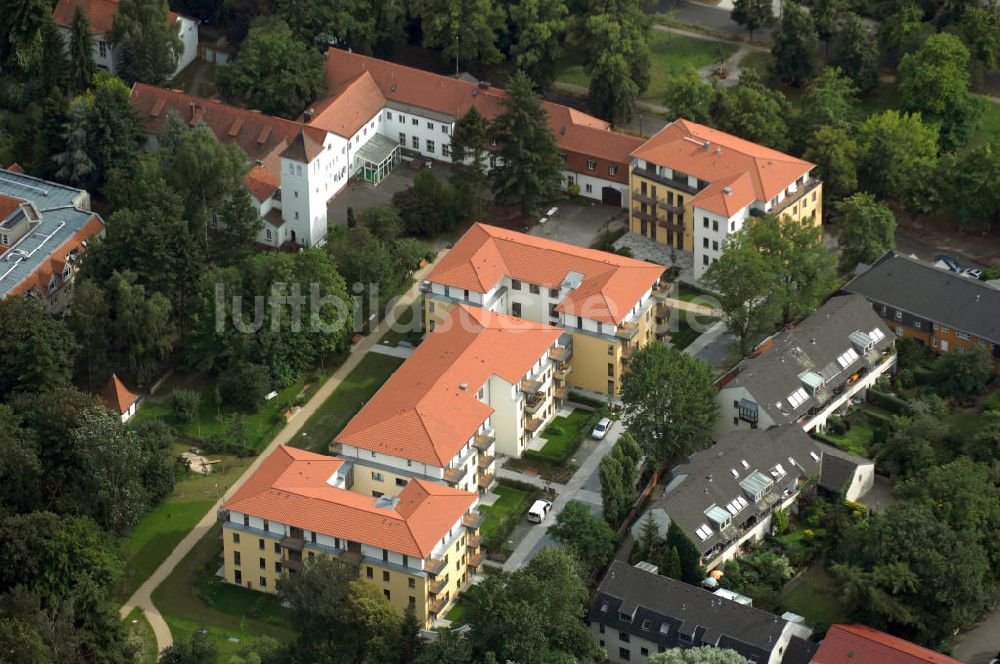 Berlin von oben - Seniorenwohnheim des petruswerk Katholische Wohnungsbau- und Siedlungsgesellschaft mbH in Alt-Lankwitz