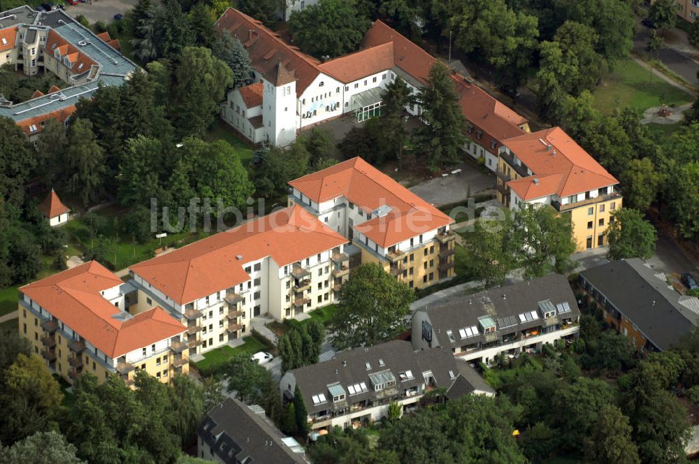 Berlin aus der Vogelperspektive: Seniorenwohnheim des petruswerk Katholische Wohnungsbau- und Siedlungsgesellschaft mbH in Alt-Lankwitz