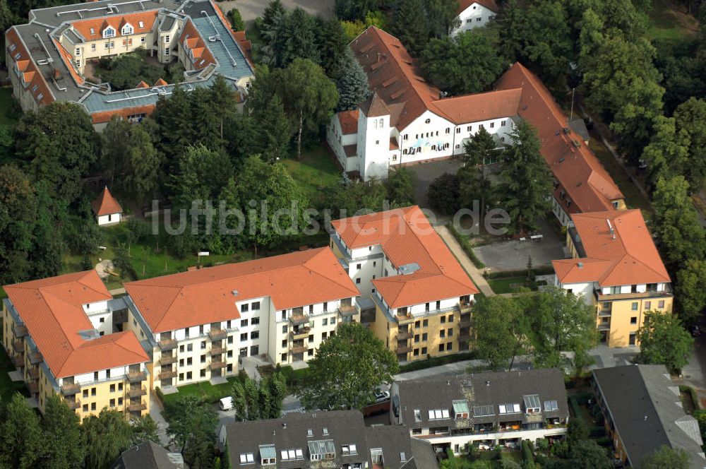 Luftbild Berlin - Seniorenwohnheim des petruswerk Katholische Wohnungsbau- und Siedlungsgesellschaft mbH in Alt-Lankwitz